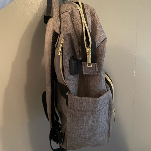 Loveland Diaper Bag with charging port - Picture 5 of 5
